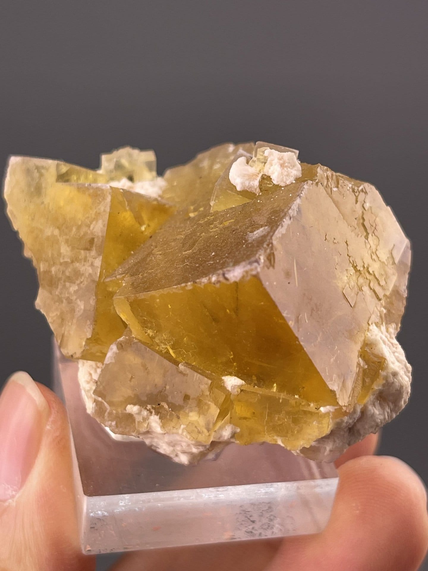 CaF₂ isometric fluorite, Mohs 4, yellow, Yanqing County Beijing