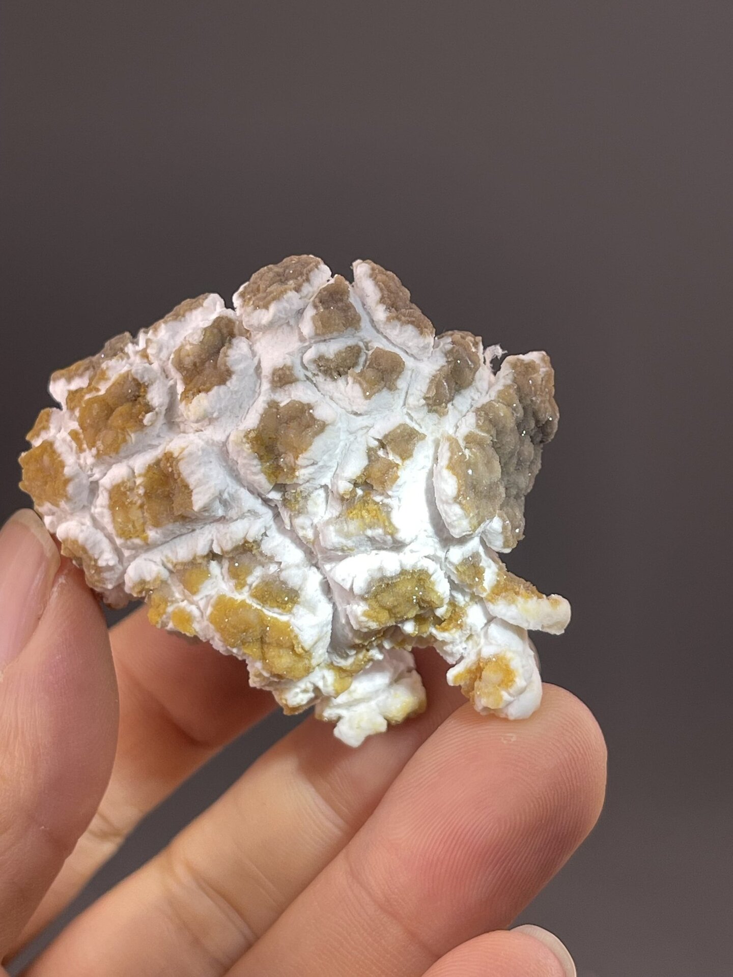 Gypsum popcorn specimen top view, 45 g, Guizhou, China