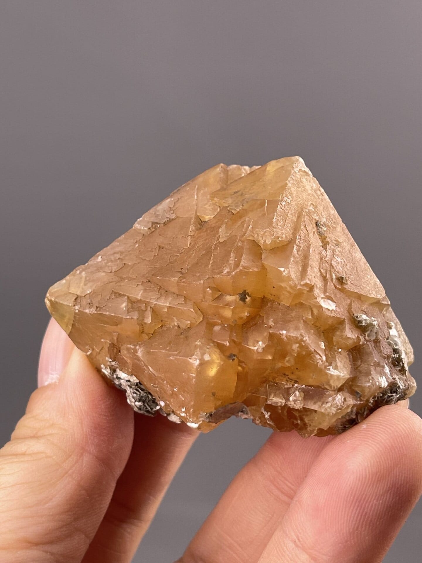 Golden Pyramidal Scheelite Crystal from Xuebaoding Mountain, Sichuan, Chin – lustre and transparency detail
