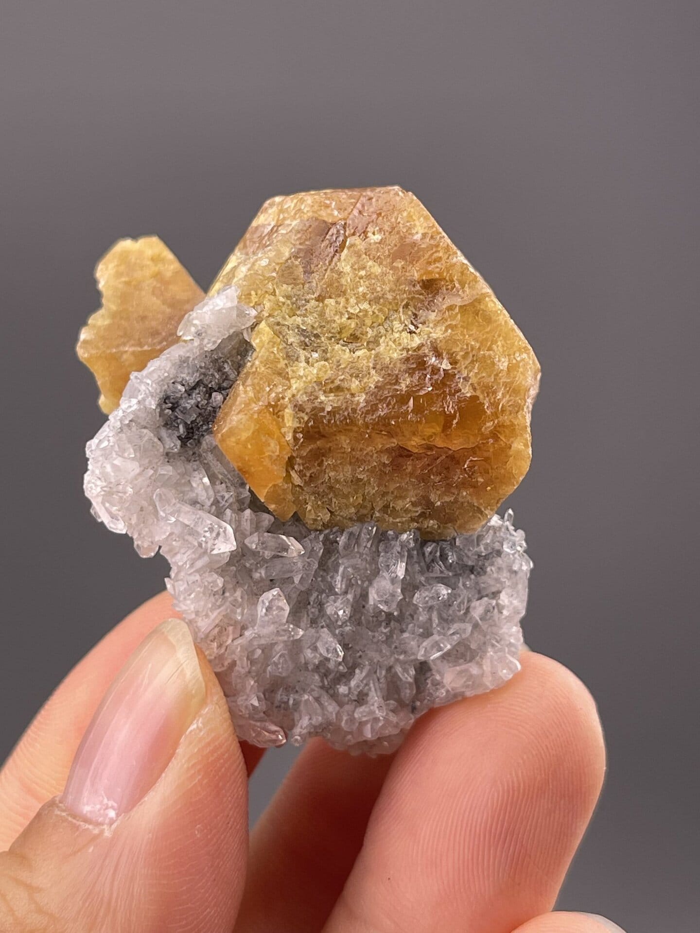 Angled view of Xuebaoding scheelite highlighting honey-yellow colour