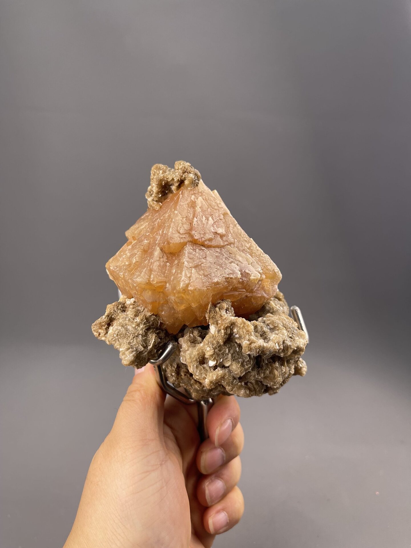 Close-up of scheelite crystal faces showing adamantine luster