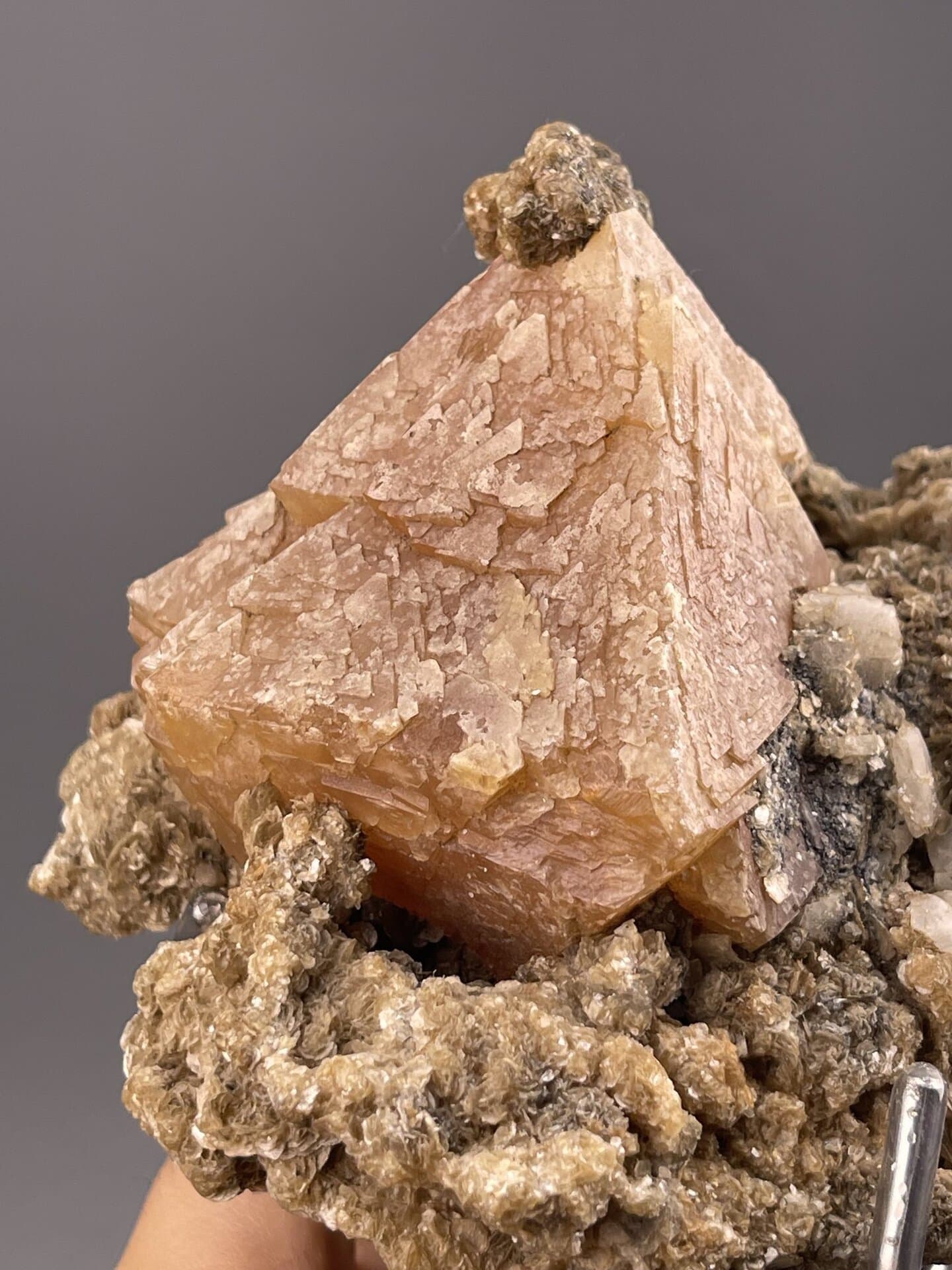 CaWO₄ tetragonal scheelite, Mohs 4.5, Xuebaoding, Sichuan