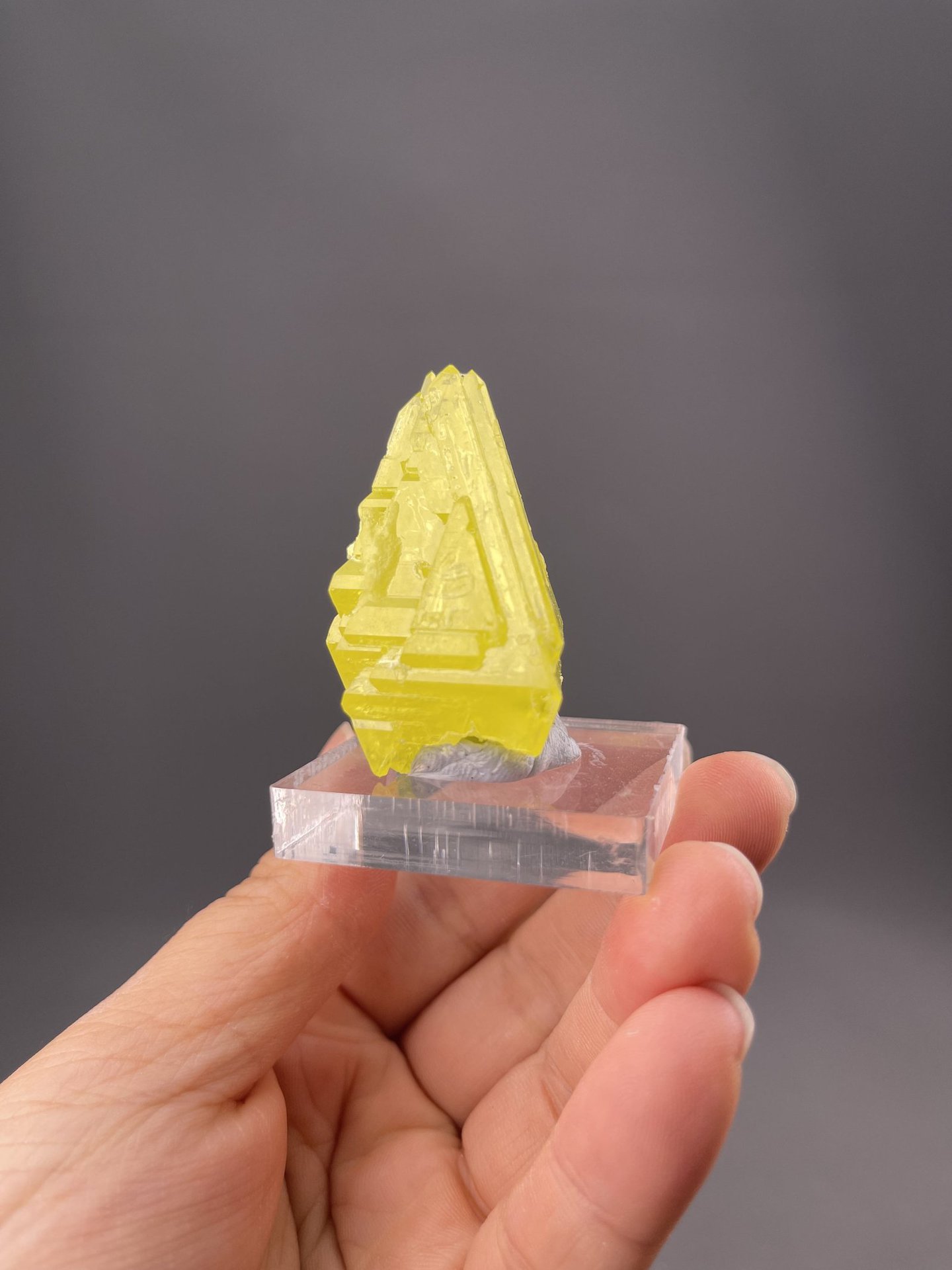 Sharp orthorhombic sulfur crystals showing vivid yellow colour, 0.7 g