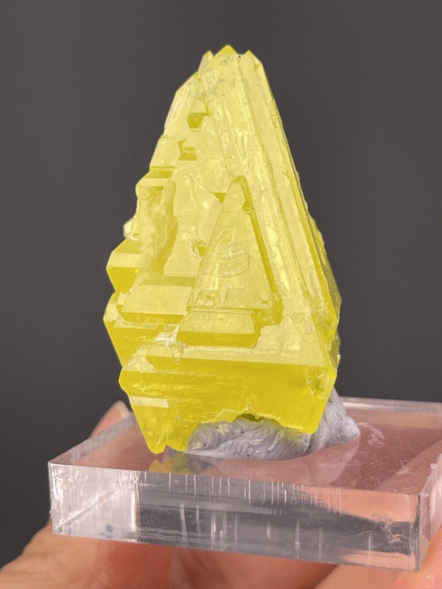 Front view of sulfur crystal specimen, 11×10×15 mm, Tengchong