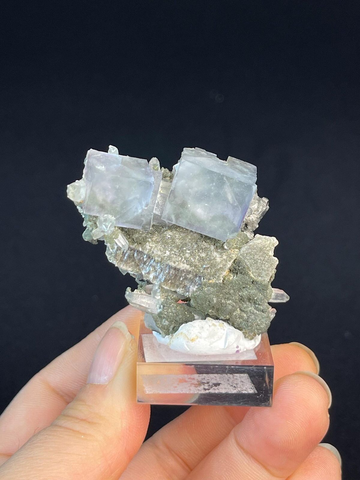 Blue-purple fluorite double cube with quartz, Yaogangxian