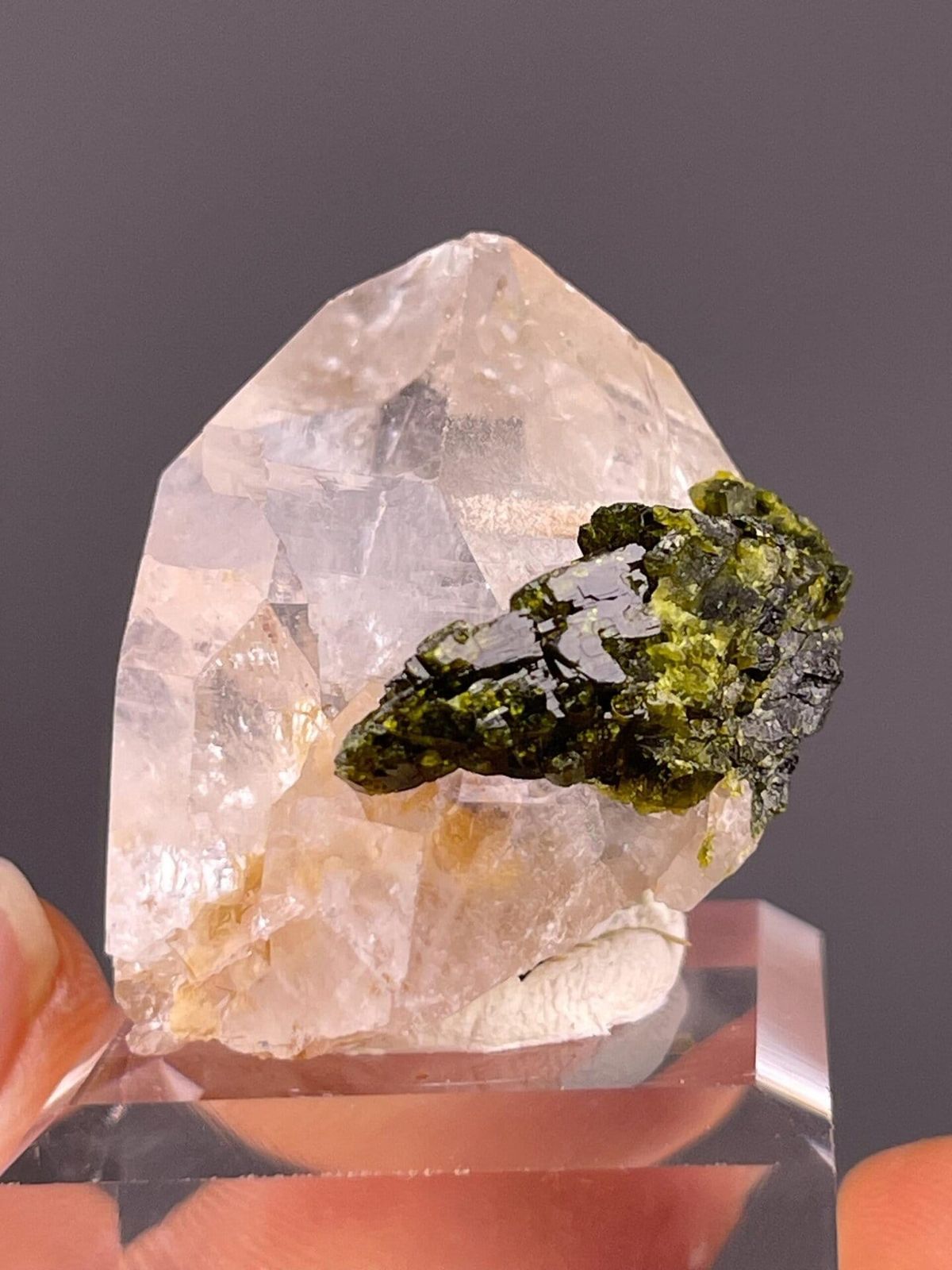 Garden quartz crystal with green chlorite inclusions Sichuan