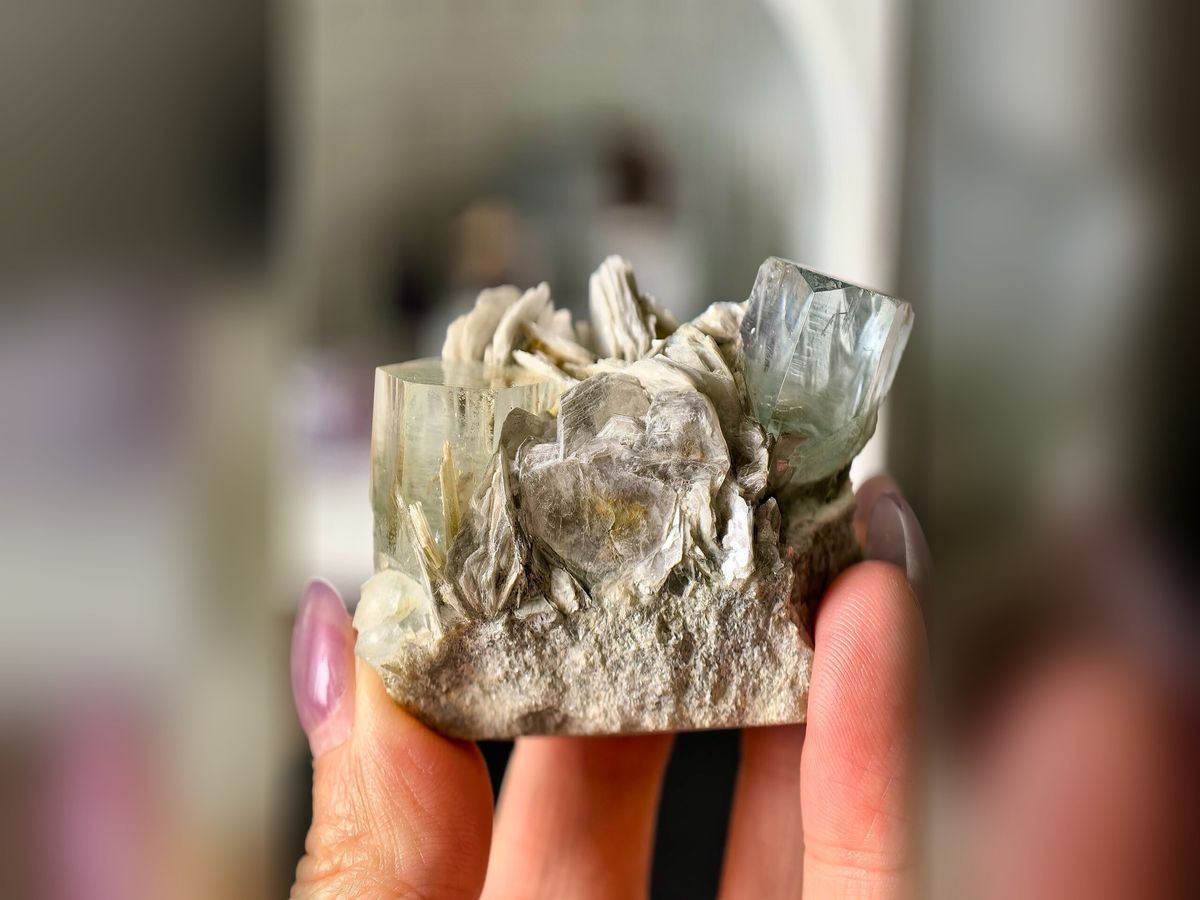 Pakistan Aquamarine Twin with Mica 69.8 g, Blue Beryl Mineral Specimen — complete view