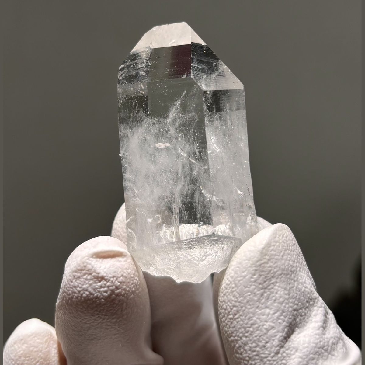 Light tip-chip Xuebaoding quartz — complete view