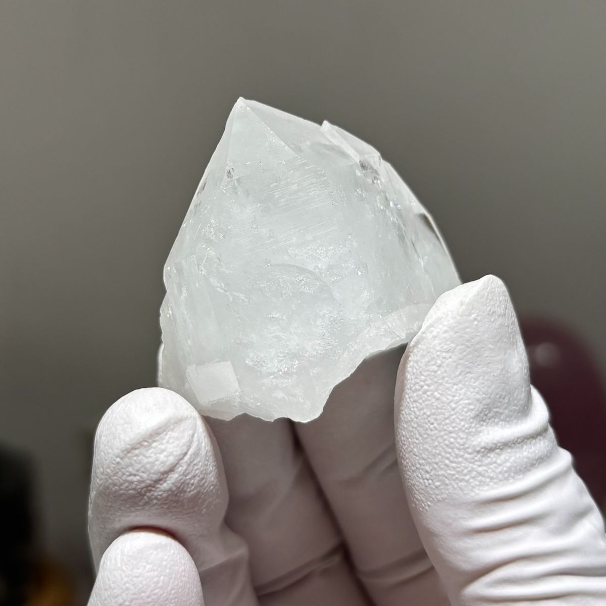 Freestanding tip-chip Xuebaoding quartz B — complete view