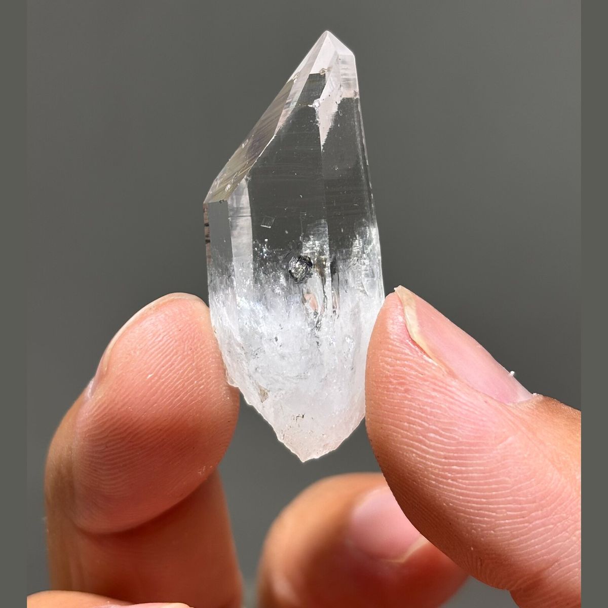 Quartz Point Xuebaoding 4.0 cm — complete view