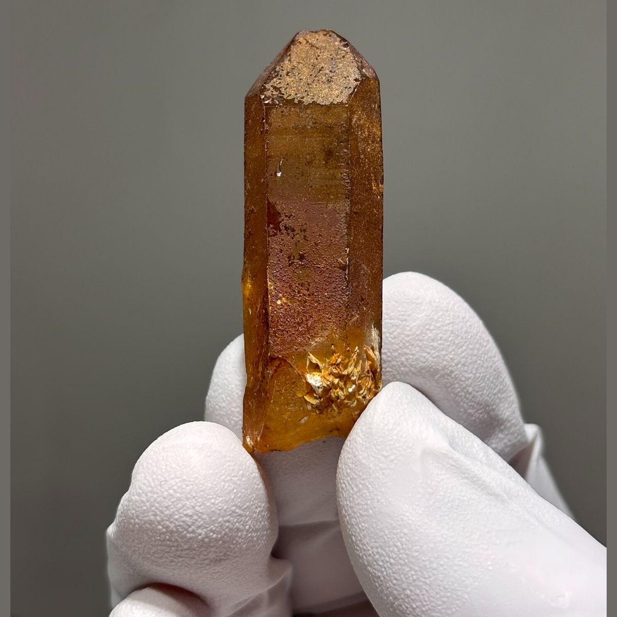 Quartz Floater Xuebaoding 4.3 cm — complete view