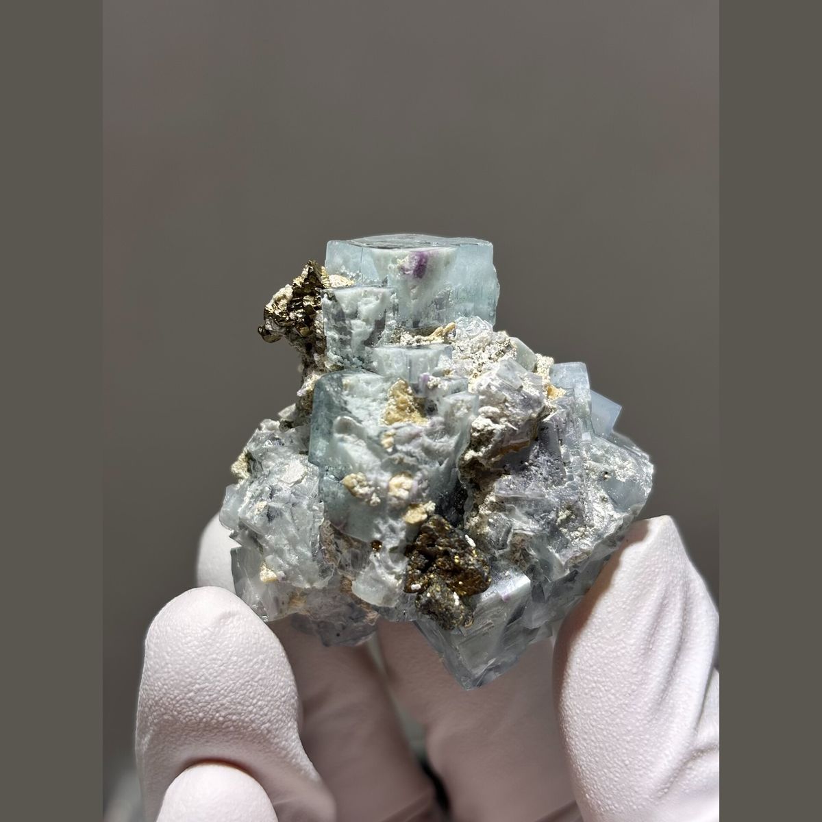 Pale blue porcelain-lustre fluorite cubes with mica from Yaogangxian — complete view