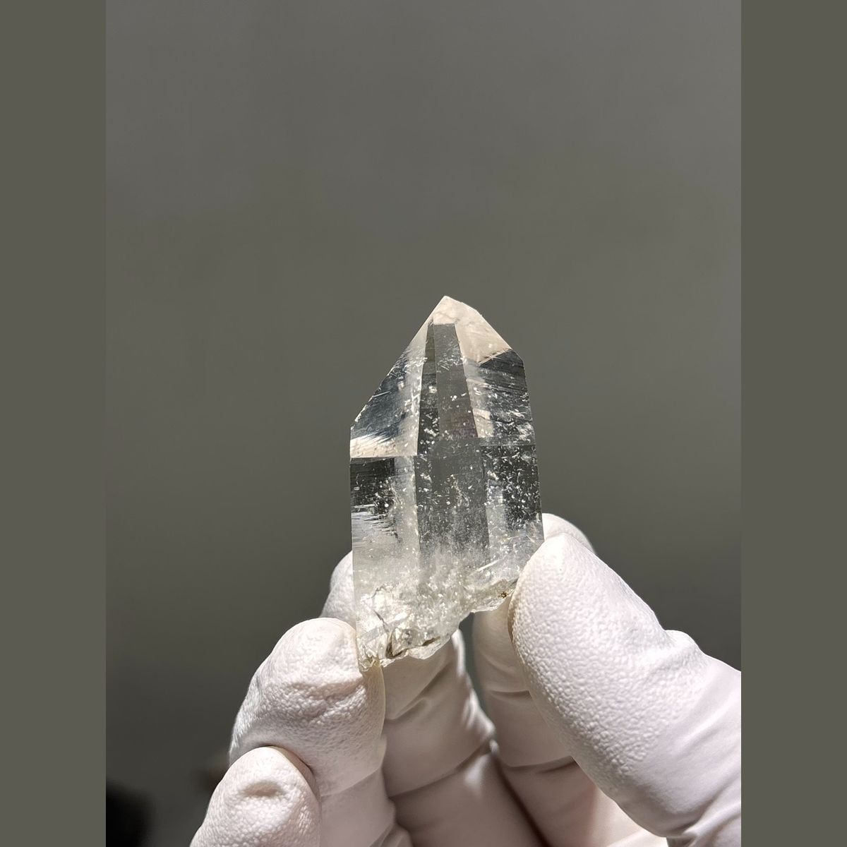 Clear quartz crystal with a self-healed tip from Xuebaoding, Sichuan — complete view