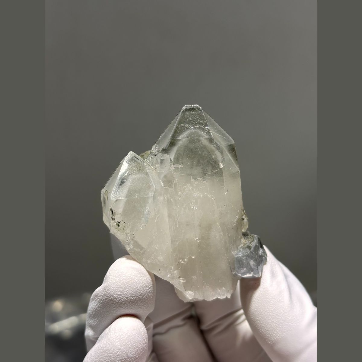 Quartz with fluorite and chlorite from Yaogangxian — complete view