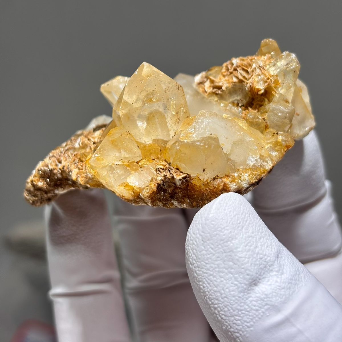 Quartz from Xuebaoding — complete view