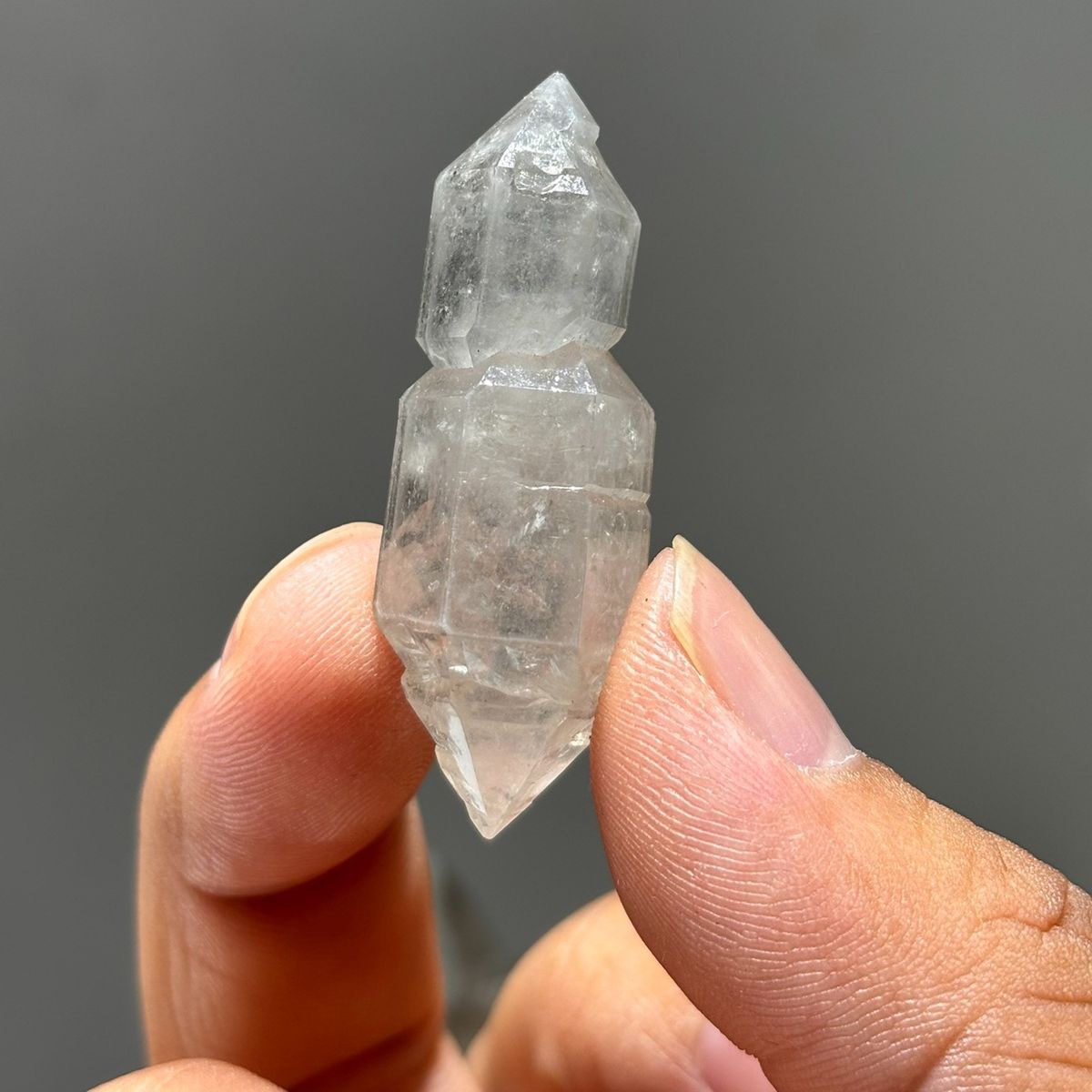White sketch spirit quartz — complete view