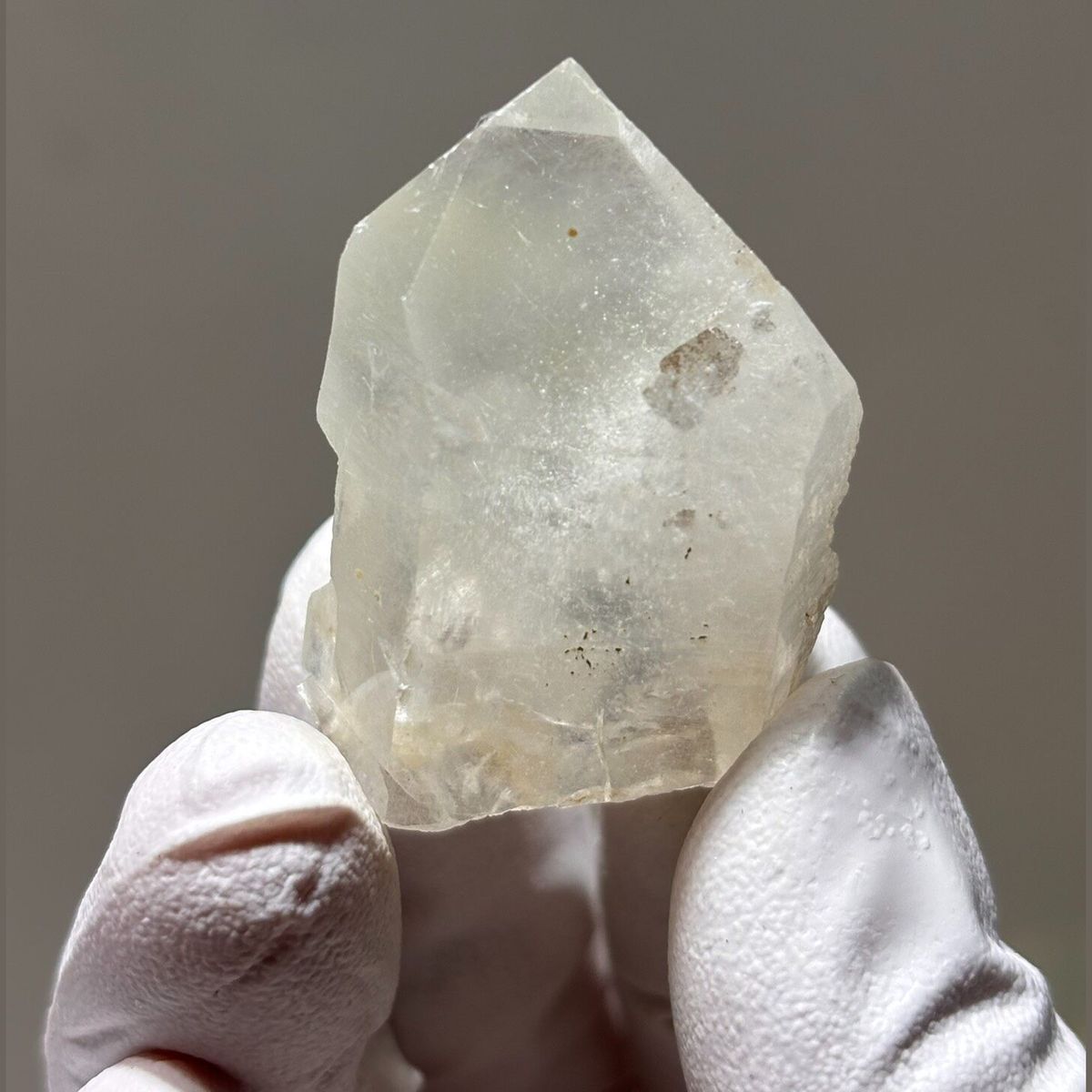 Rabbit-hair quartz B from Sichuan — complete view