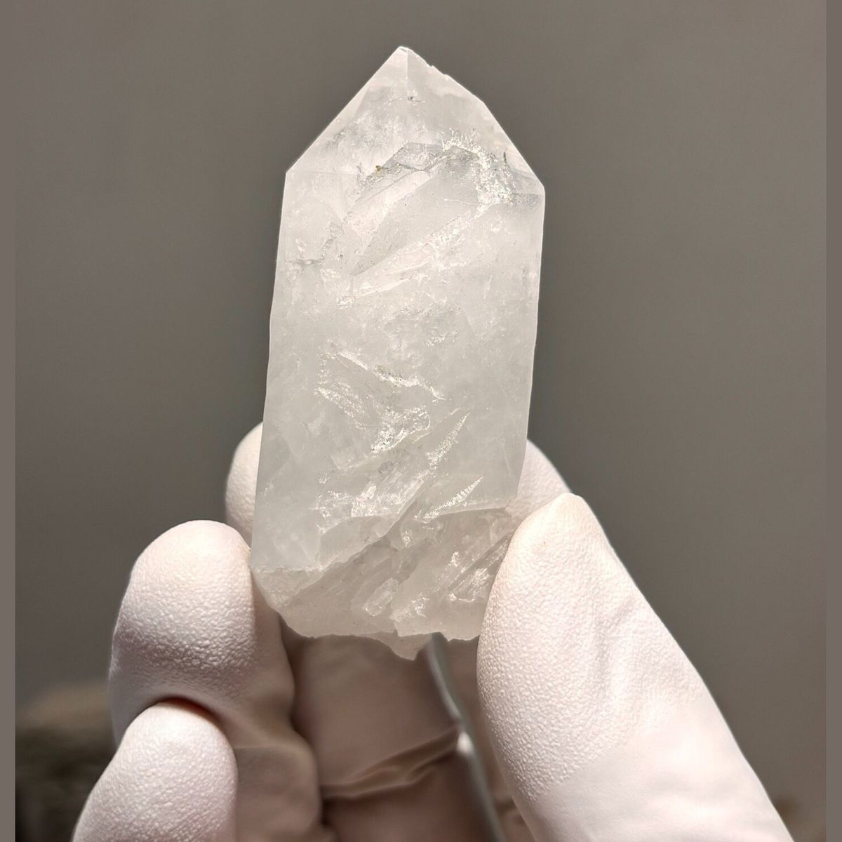 Interference-pattern Xuebaoding quartz — complete view