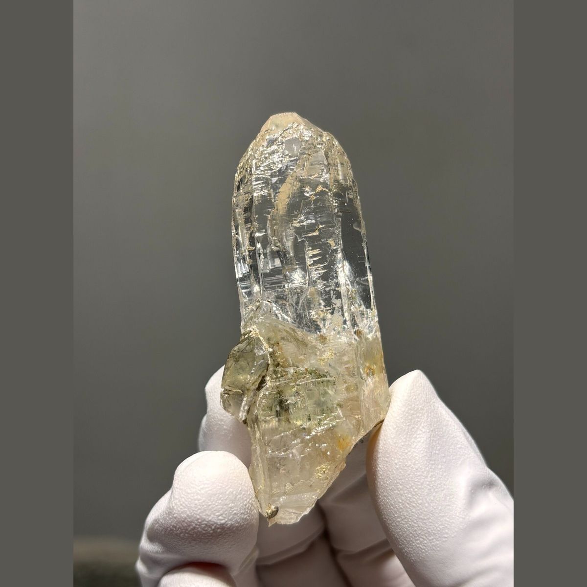 Complete-tip Himalayan quartz from Pakistan — complete view