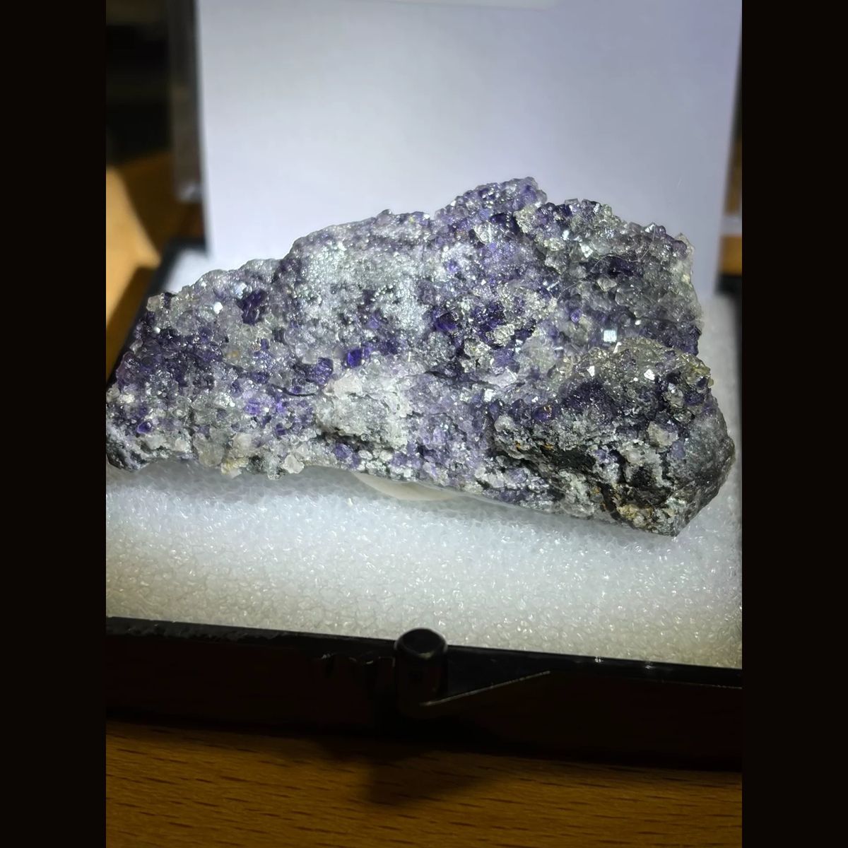 Sparkly blue fluorite with sugary quartz from Fujian — complete view