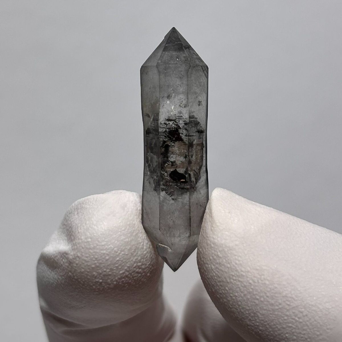 DT Yunnan quartz A — complete view