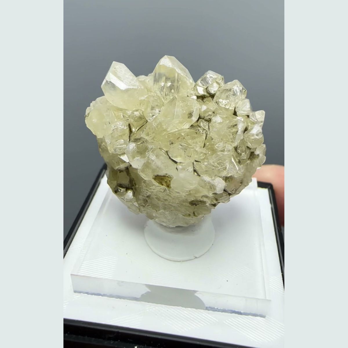 Topaz Crystal Cluster Yaogangxian 2.7 cm — complete view