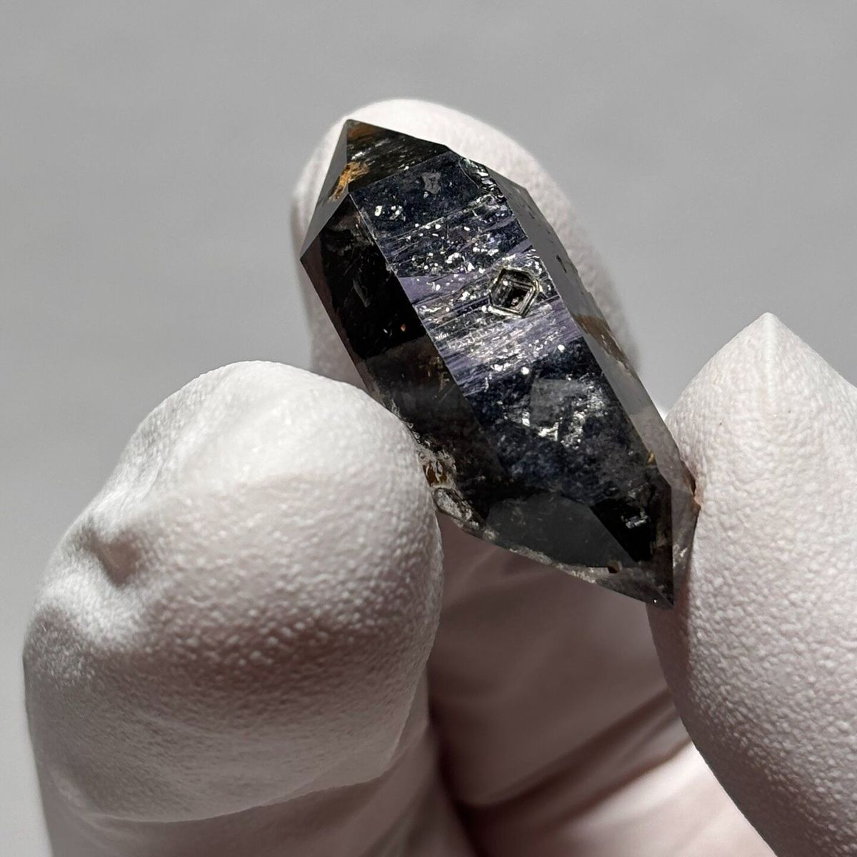 Black-marked sugar-core DT Yunnan — complete view