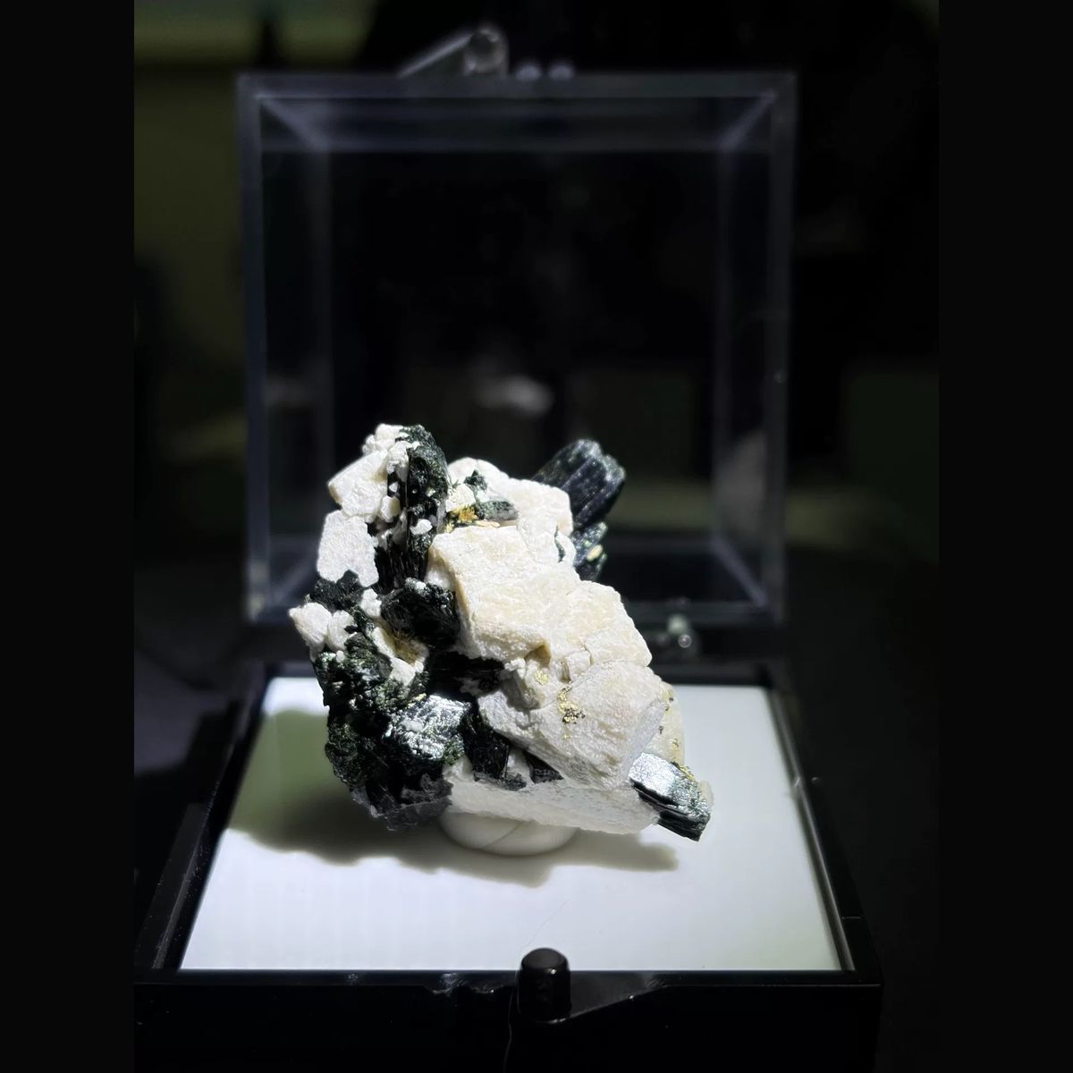 Aegirine on microcline from Pakistan — complete view