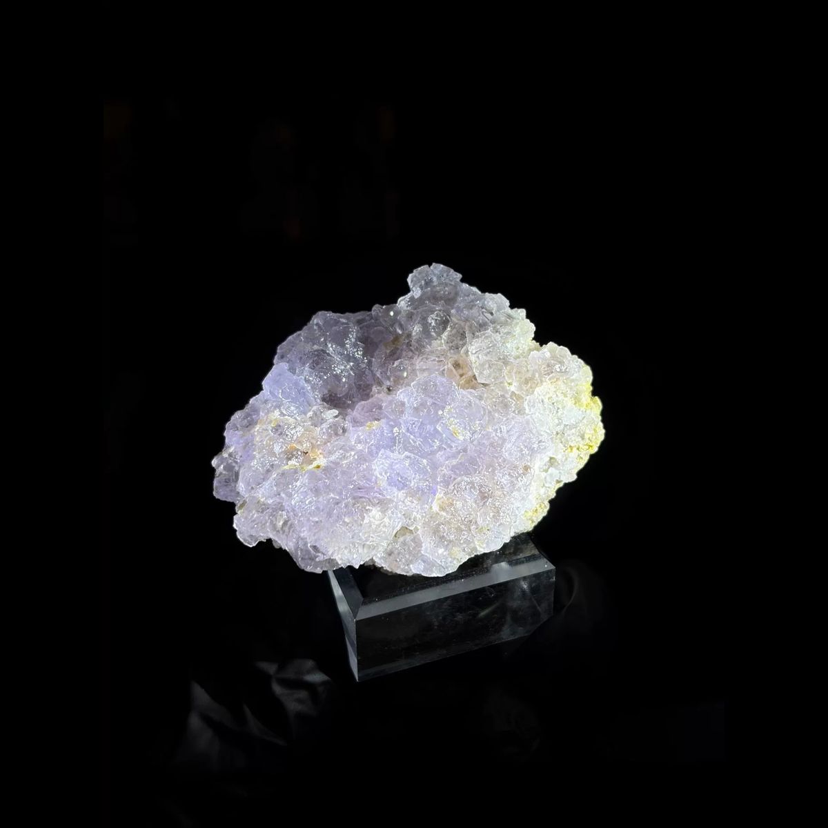 Lavender fluorite from Shizhuyuan — complete view
