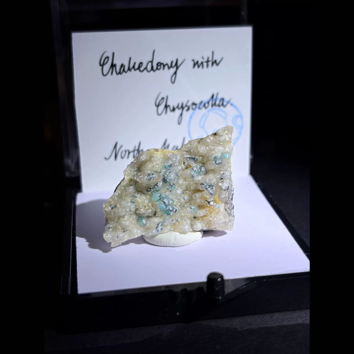 Chalcedony with blue-green chrysocolla — complete view