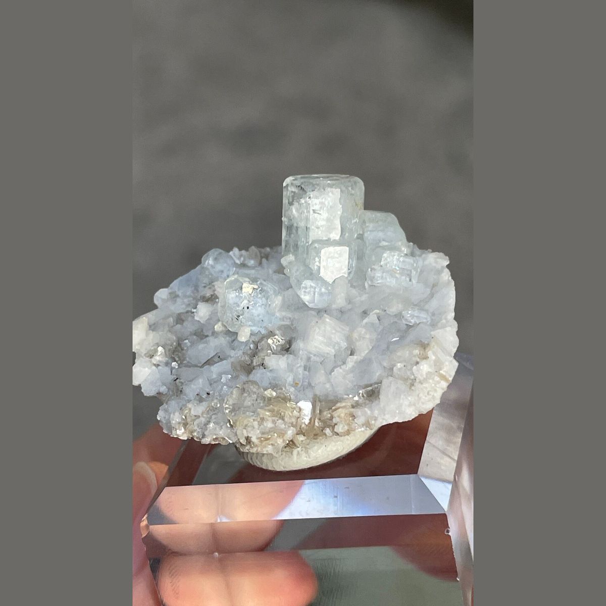 Columnar pale blue aquamarine on dolomite with mica from Xuebaoding, Sichuan — complete view