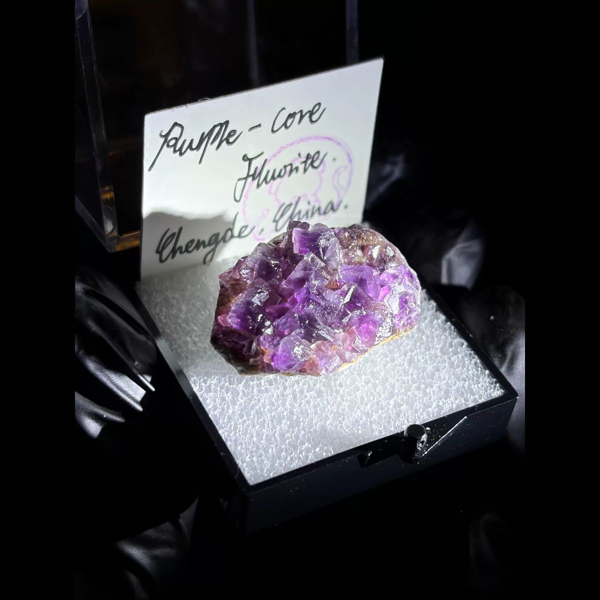 Purple-core fluorite from Chengde — complete view