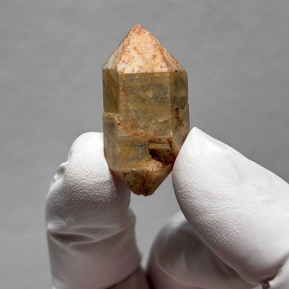 Old-Skin Capped DT Quartz Yunnan 3.5 cm — complete view