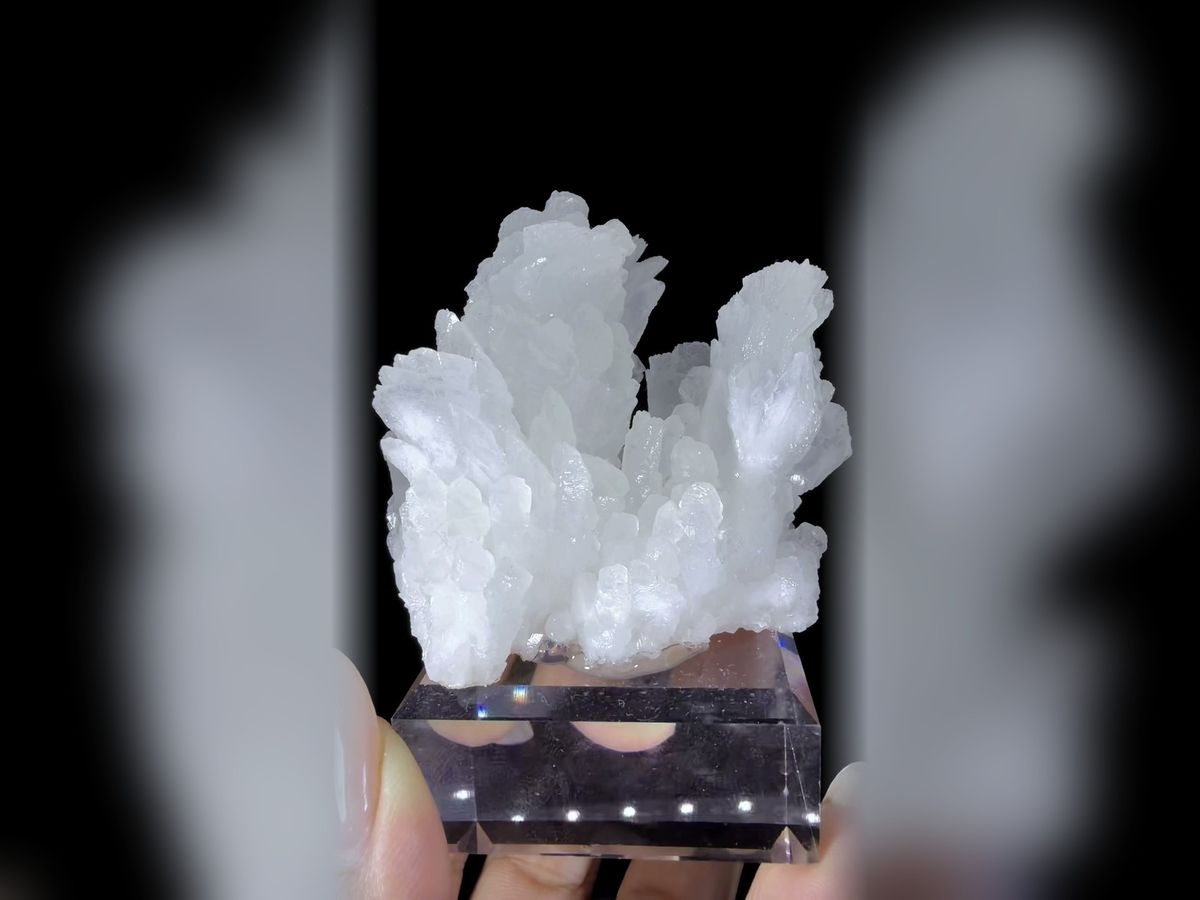 Calcite with Hydrozincite Flowers 7 cm, Fluorescent Mineral Specimen — complete view