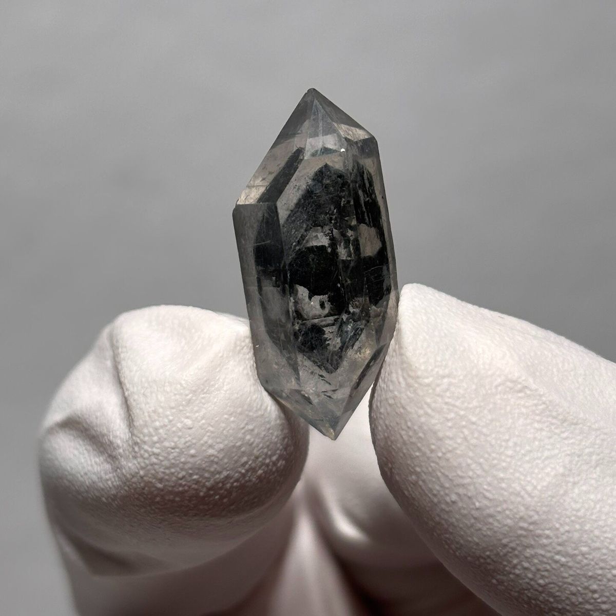 Phantom DT Quartz Yunnan 2.5 cm — complete view