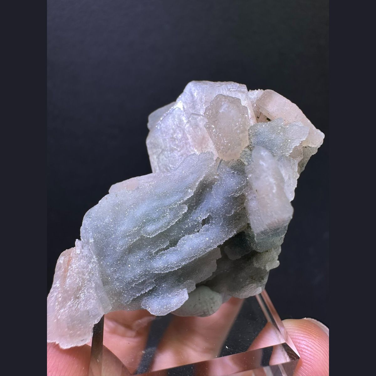 Blue chalcedony with zeolite crystals from India — complete view