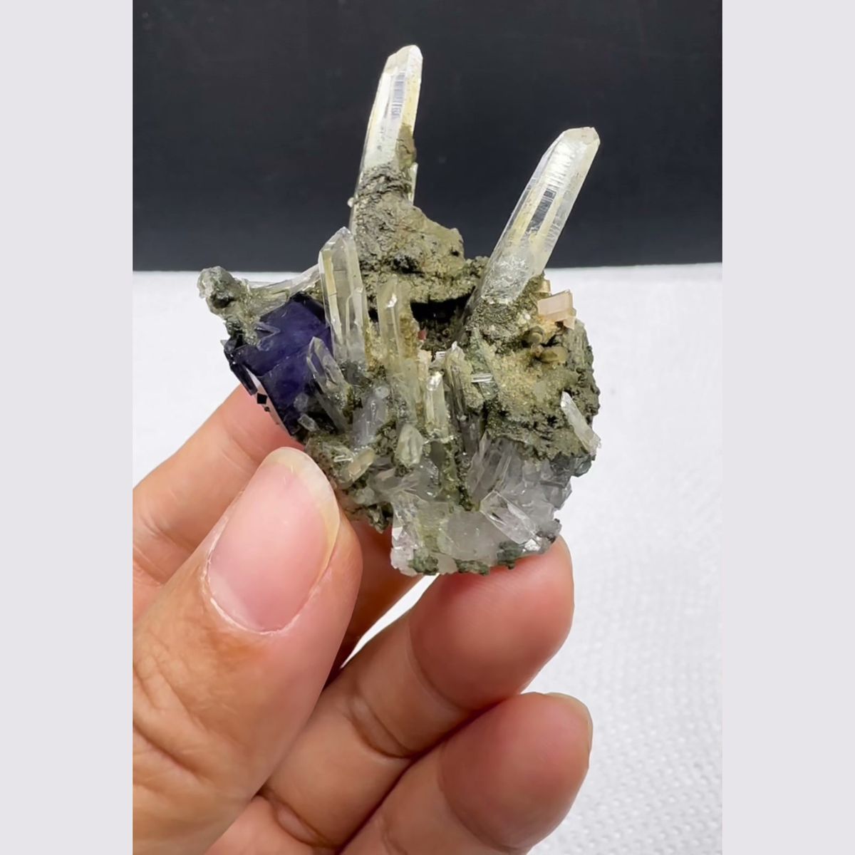 Quartz with Fluorite and Chlorite Yaogangxian 3.6 cm — complete view