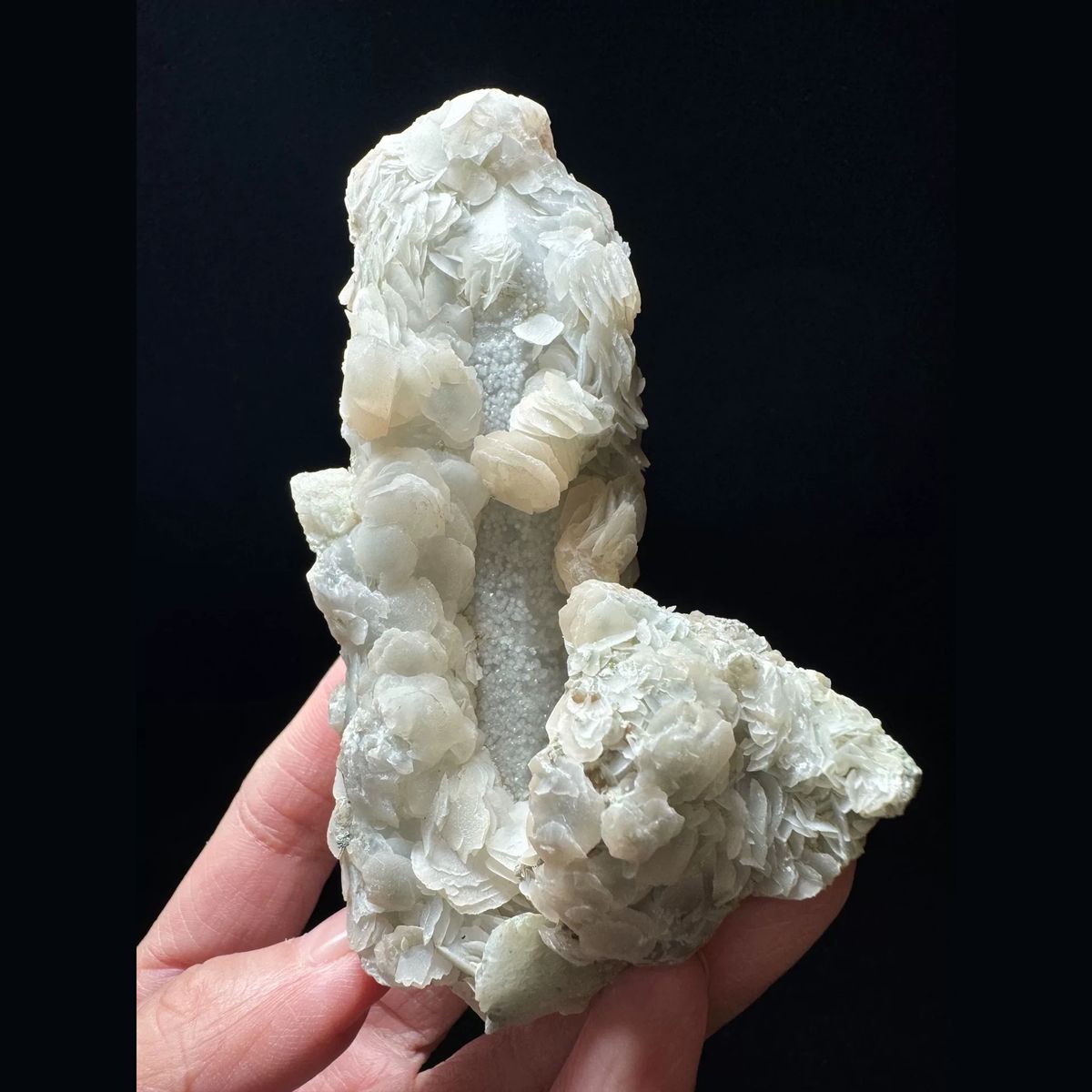 Sugar quartz with gradient petal calcite from Inner Mongolia — complete view