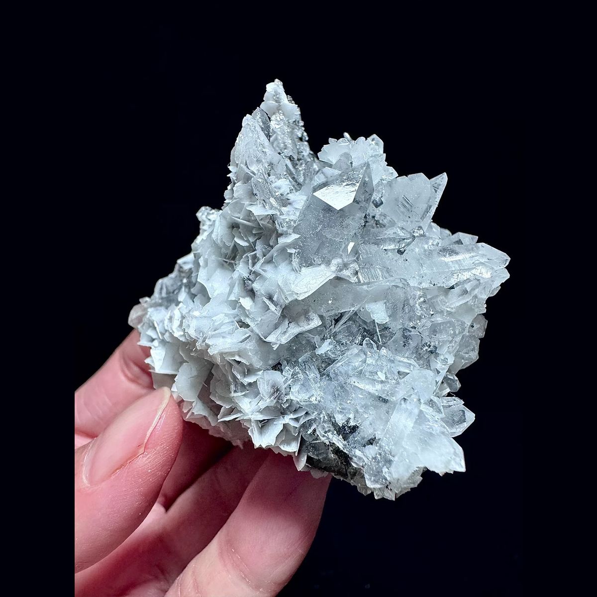 Quartz floater with petal calcite from Yaogangxian — complete view