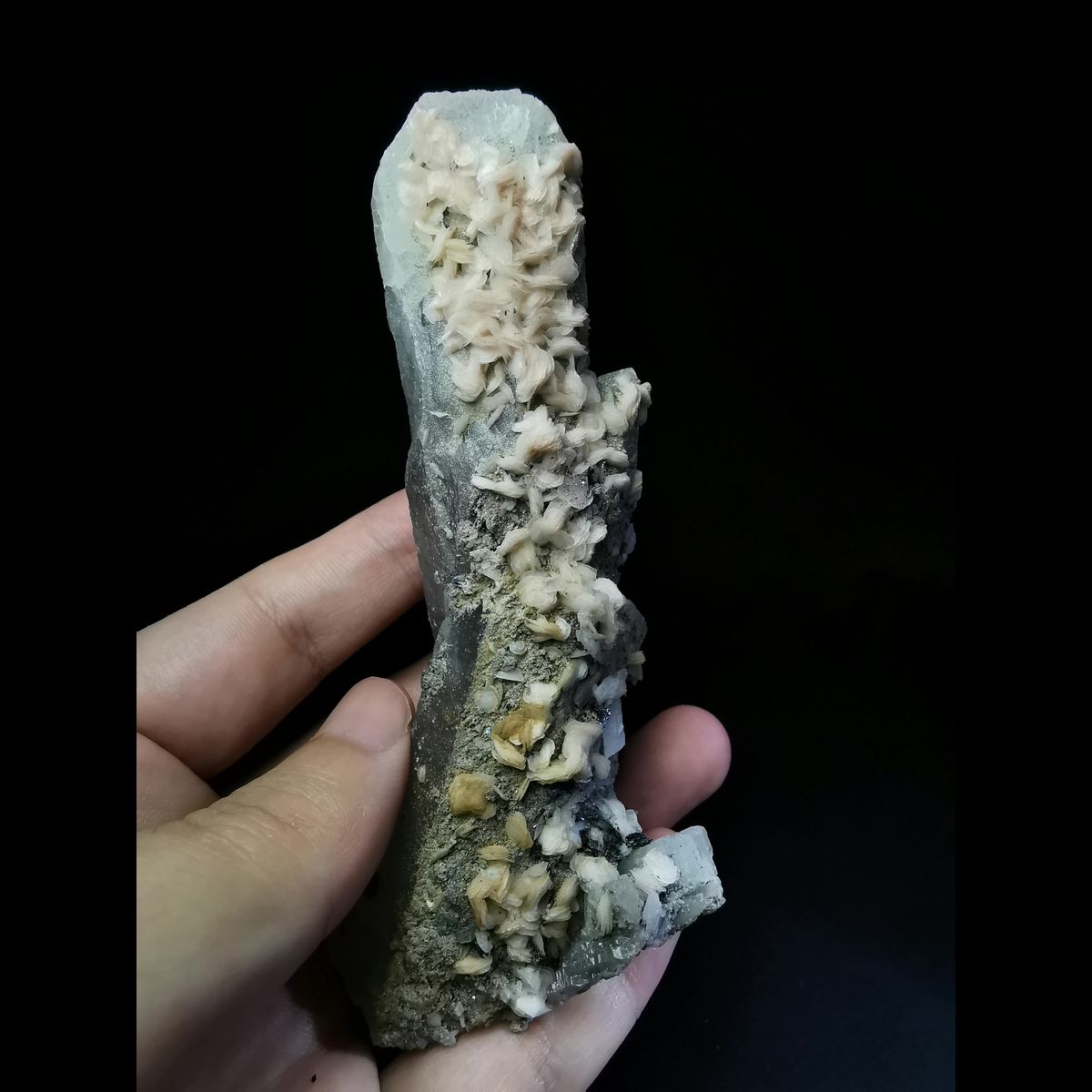 Floater quartz with pink and yellow petal calcite — complete view
