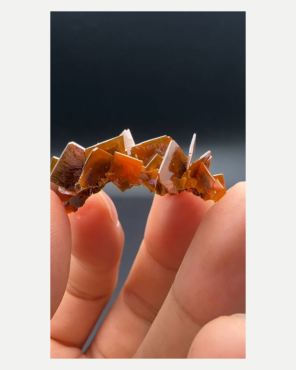 Complete front view of the exact wulfenite specimen