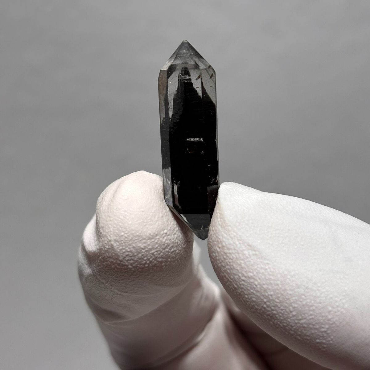 Quartz double-terminated crystal from Yunnan, China, natural mineral specimen, photo 1 of 6