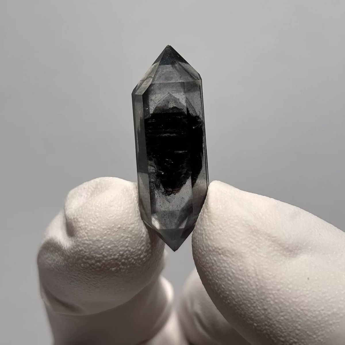 Double-terminated Yunnan quartz with a dark inclusion core — complete view