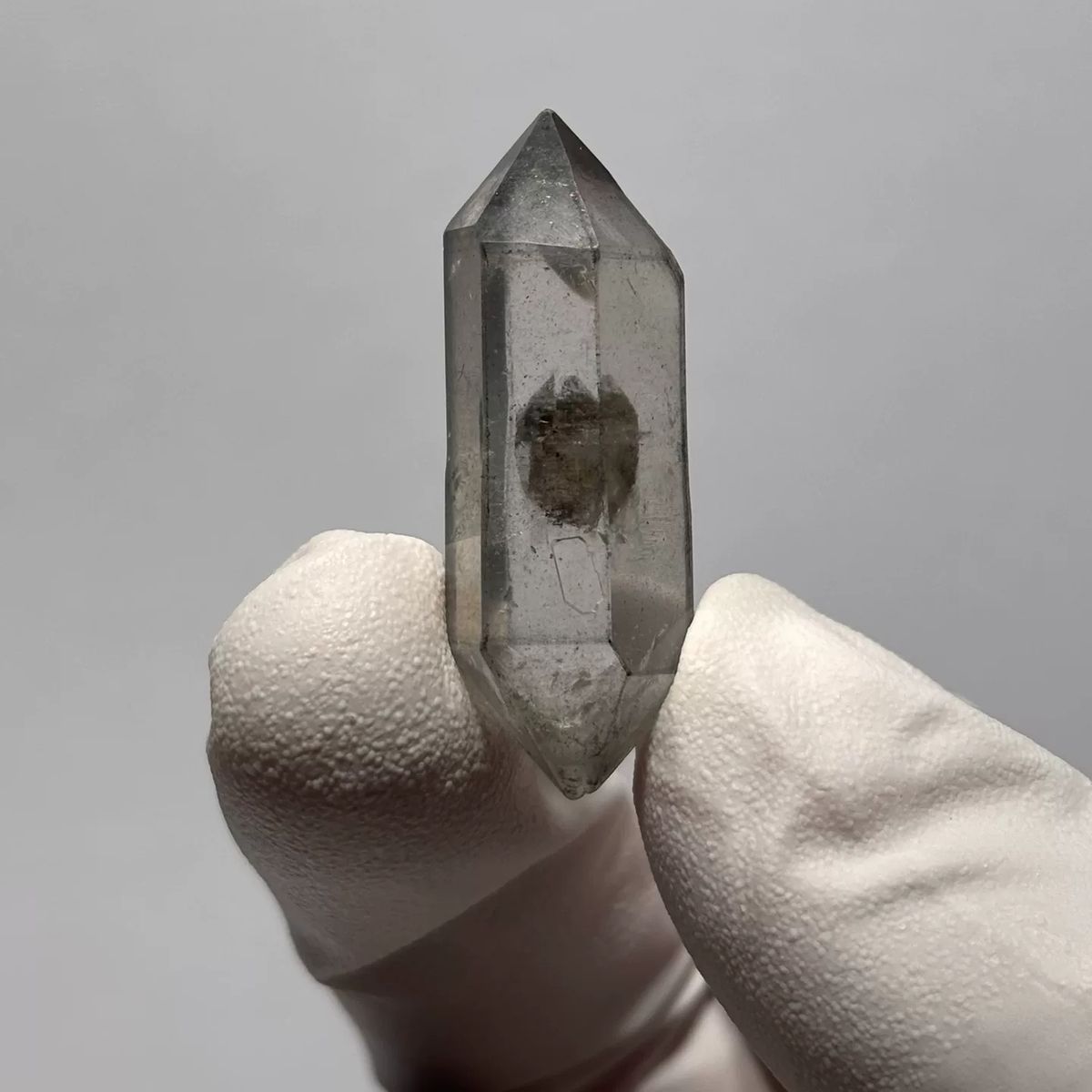 Clear Quartz Double-Terminated Crystal Yunnan 3.4 cm — complete view