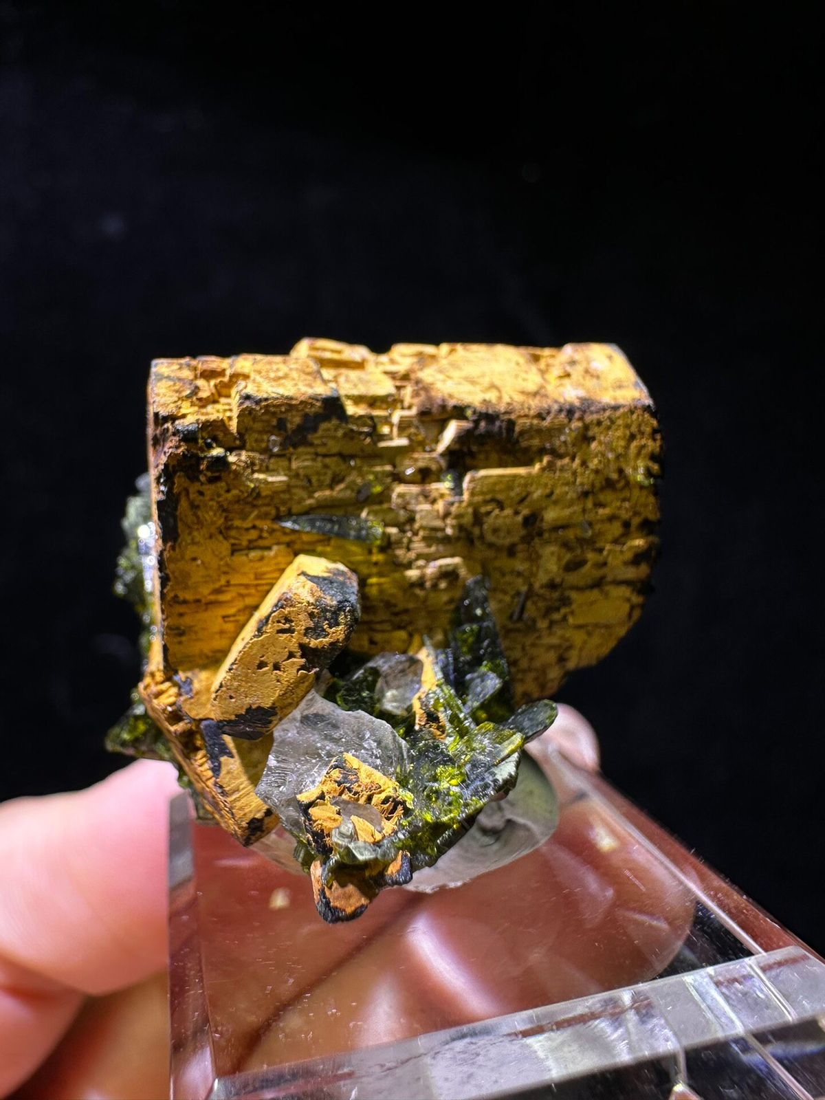 Quartz from Sichuan, China, individual mineral specimen view 1