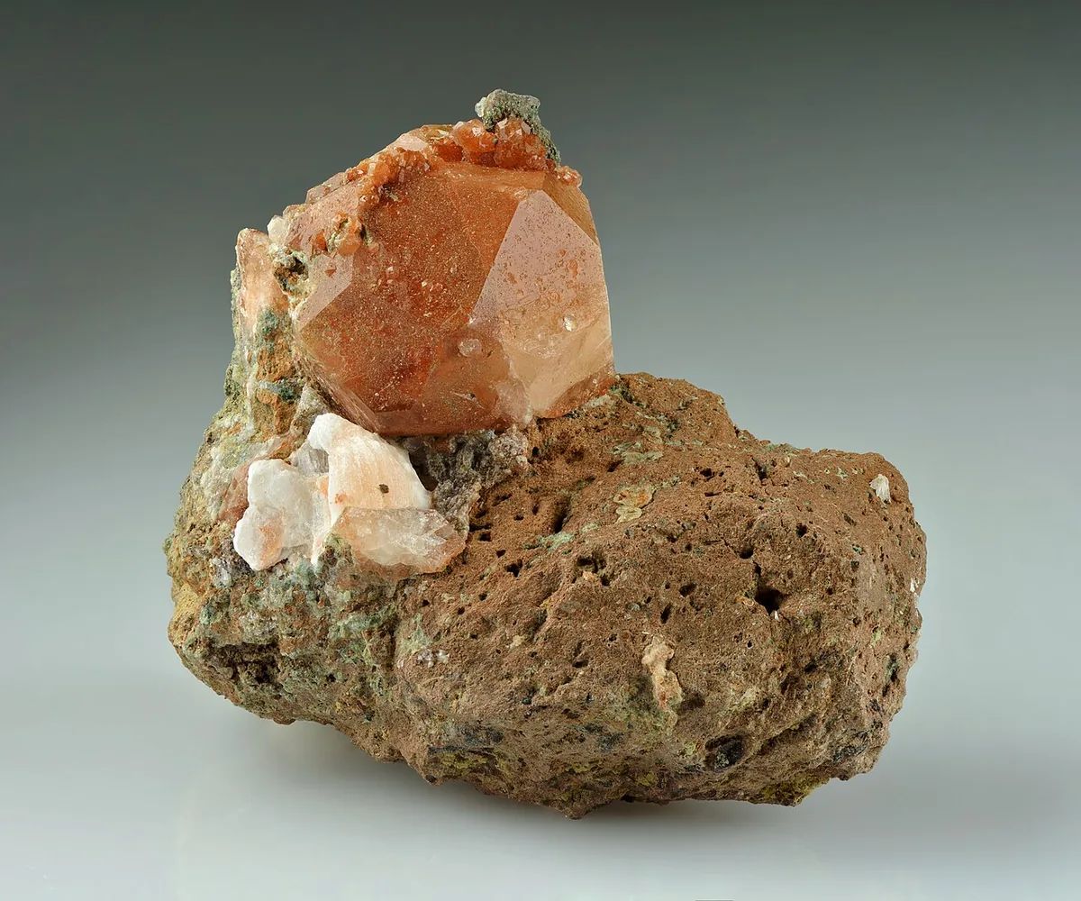 Analcime specimen