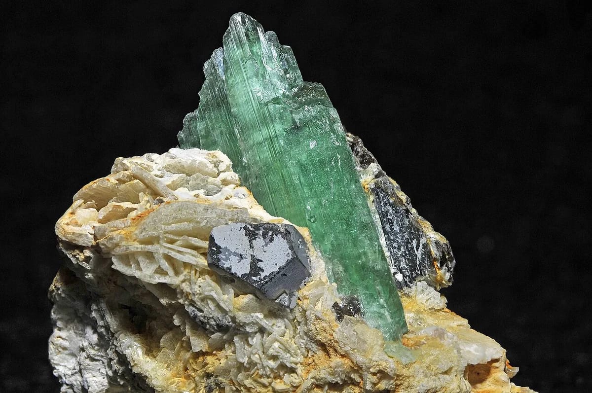 Hiddenite specimen