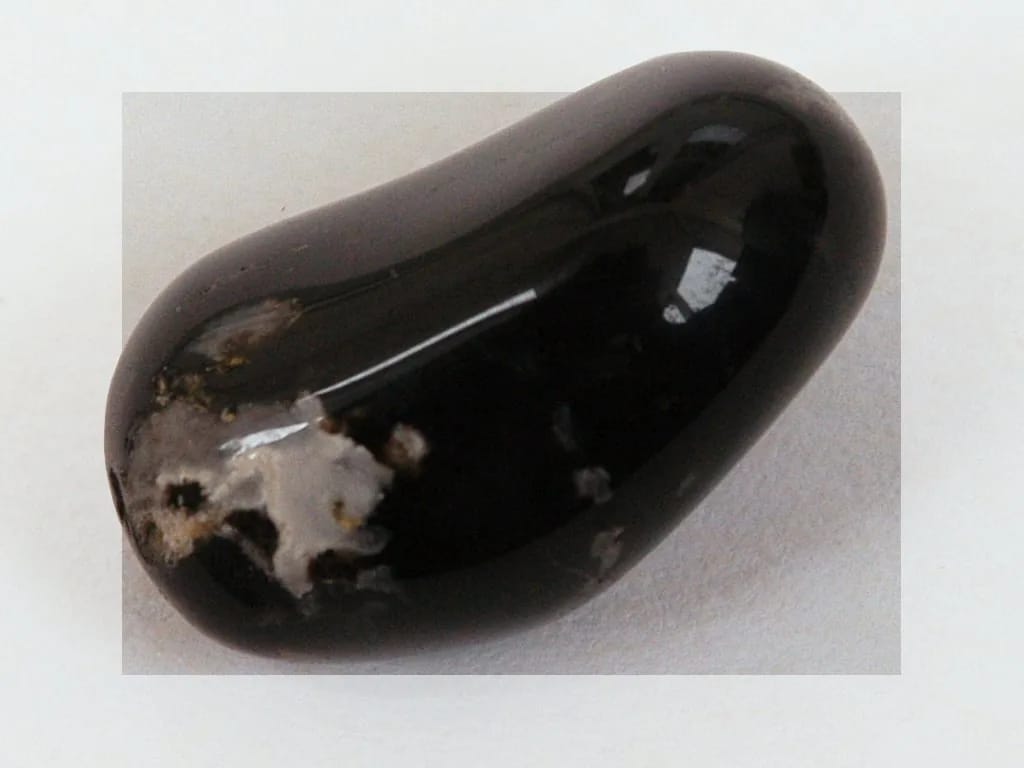 Onyx (banded chalcedony) specimen
