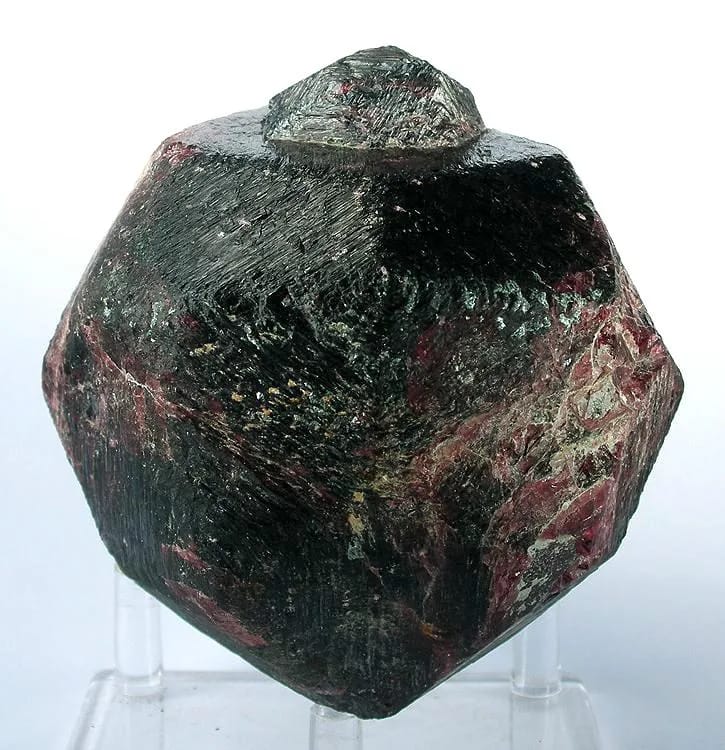 Pyrope specimen