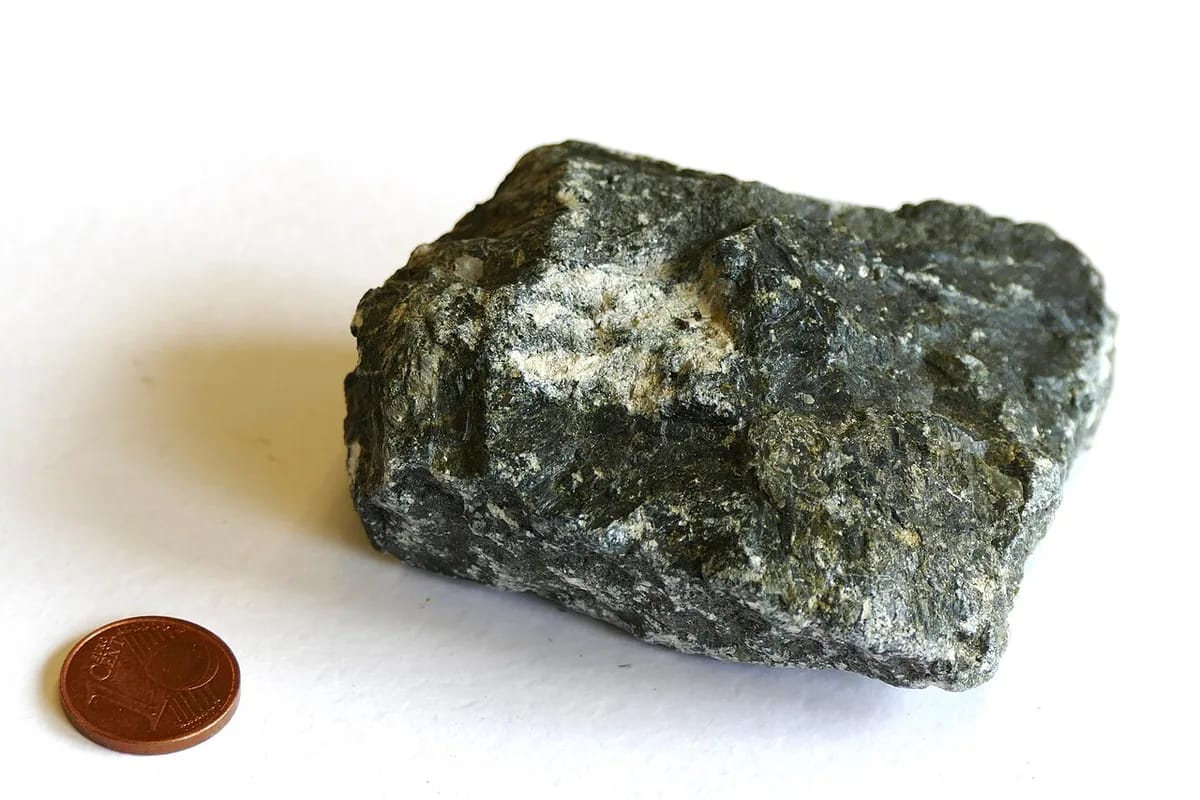 Serpentine with löllingite
